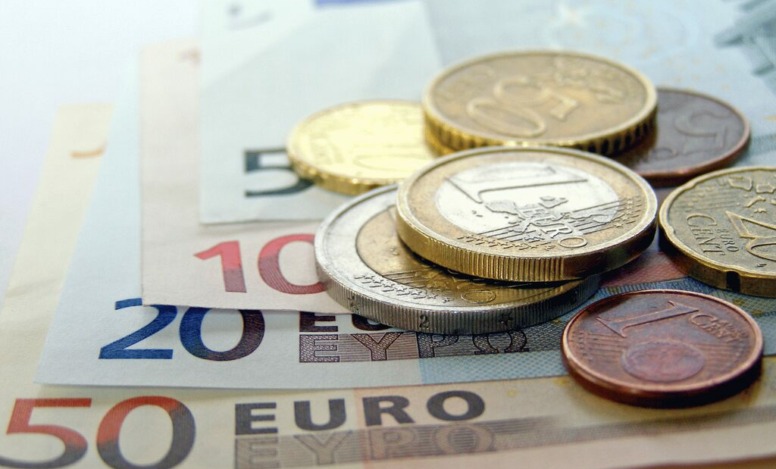 Notas e moedas de euro para viajar para Europa